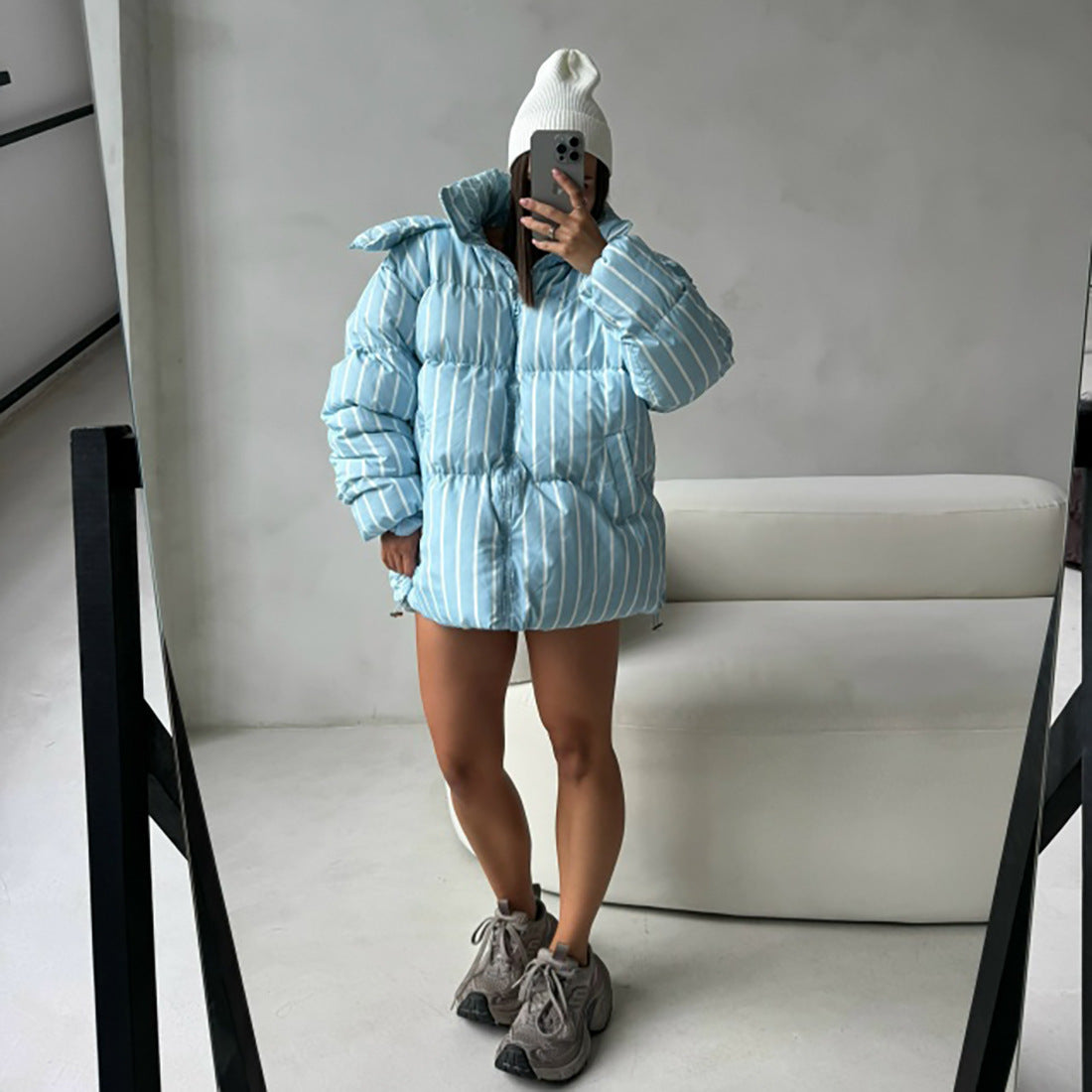Damen gestreifte Daunenjacke mit hohem Kragen und voluminösem Schnitt Stalluxe
