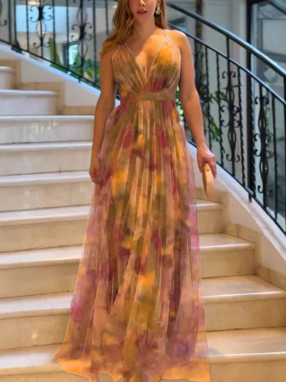 Damen Elegantes Maxikleid mit tiefem V-Ausschnitt und luftigen Stoffschichten Stalluxe