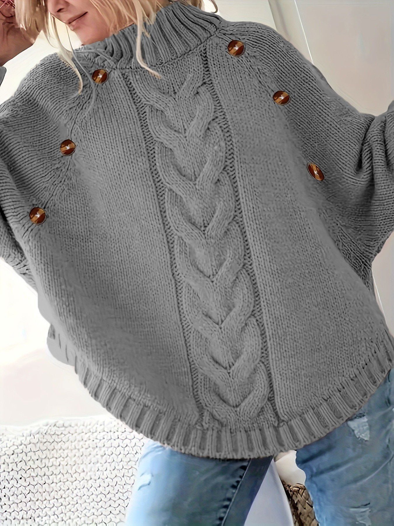 Damen Lockere Strickpullover mit hohem Kragen und dekorativen Knöpfen Stalluxe