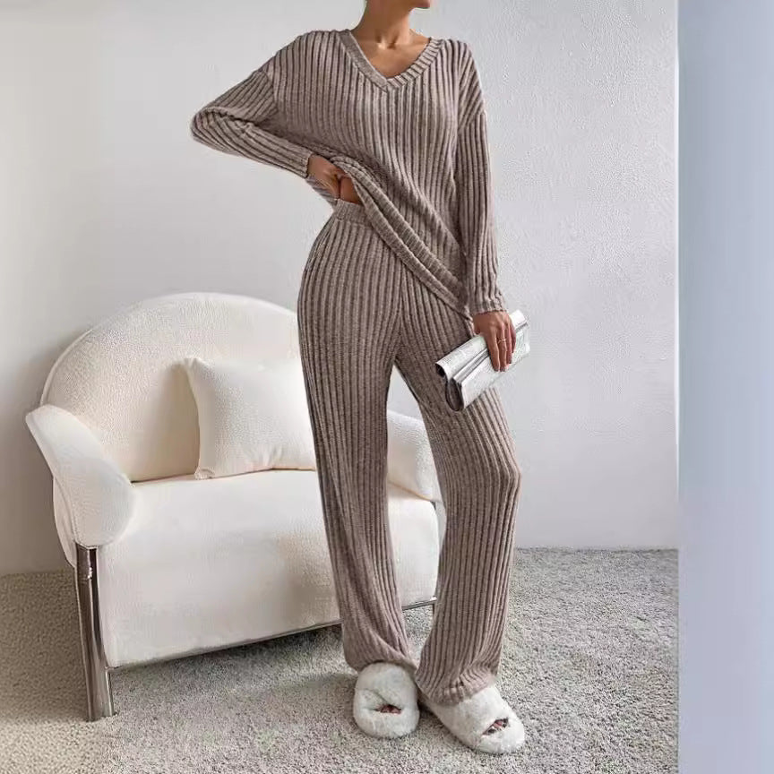 Damen Strickanzug mit V-Ausschnitt und feinem Rippdesign Stalluxe