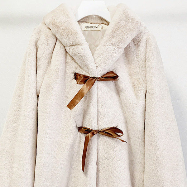 Damen Kuschelige Kunstpelzjacke mit Kapuze und Schleifendetails Stalluxe