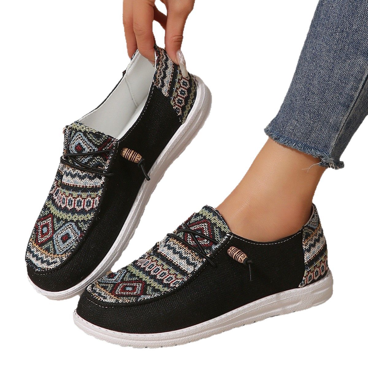 Damen Freizeitliche Slip-On Sneakers mit buntem Ethno-Muster Stalluxe