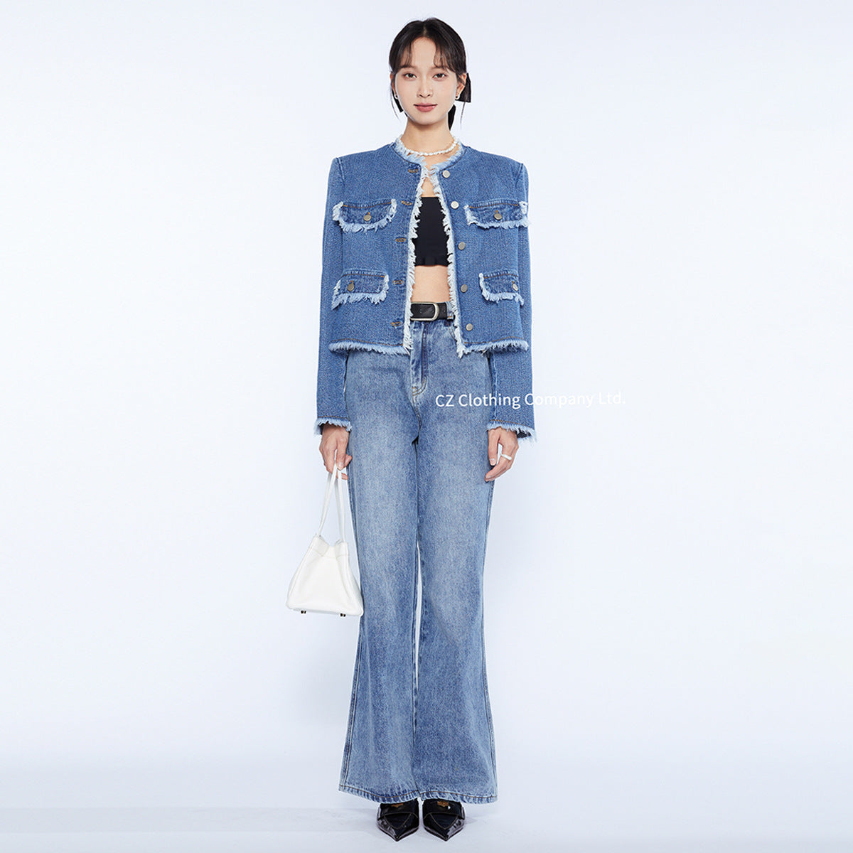 Damen Jeansjacke mit fransigen Details und eleganten Knopfverschlüssen Stalluxe