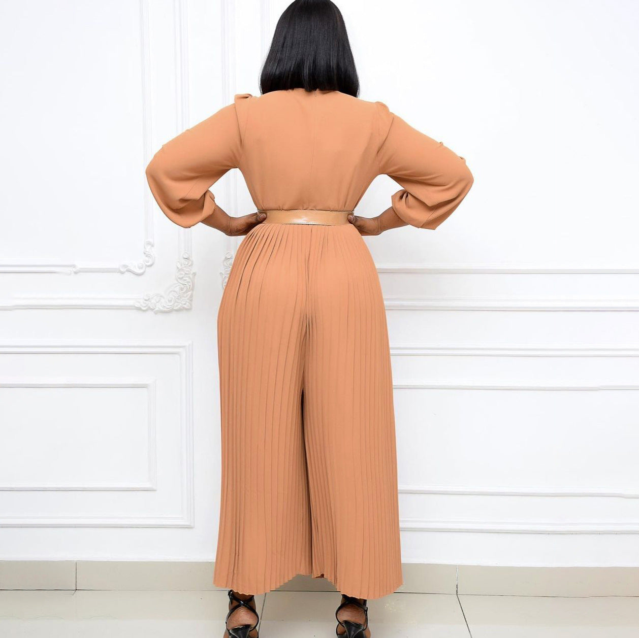 Damen Plissee Jumpsuit mit elegantem Gürtel und schwingenden Ärmeln Stalluxe