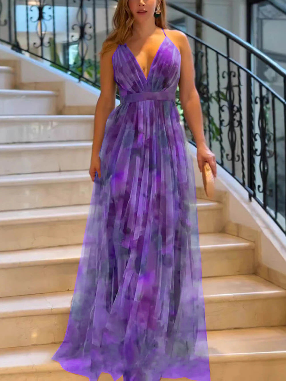 Damen Elegantes Maxikleid mit tiefem V-Ausschnitt und luftigen Stoffschichten Stalluxe