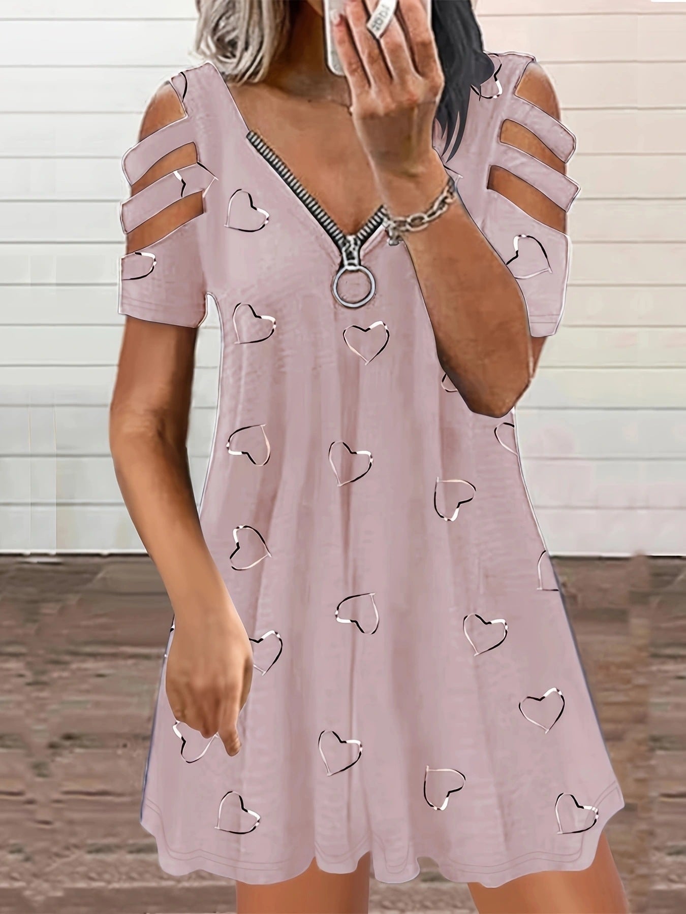 Damen Freizeitkleid mit Cut-Out-Ärmeln und Herzmuster Stalluxe