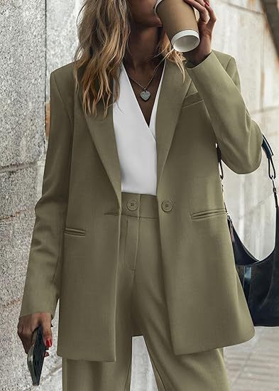 Damen Elegantes Anzugset mit taillierter Silhouette und modernen Akzenten Stalluxe