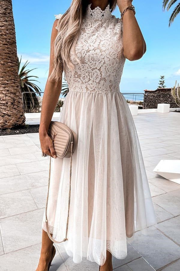Damen Elegantes Spitzenkleid mit hochgeschlossenem Ausschnitt und transparenter Rockpartie Stalluxe