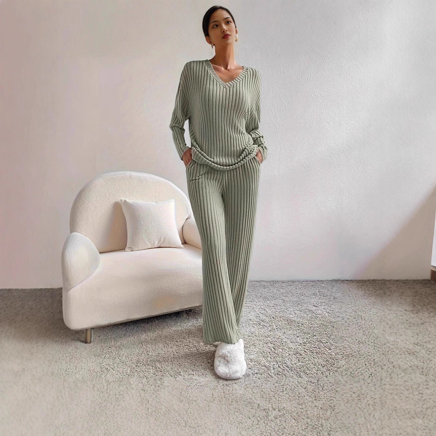 Damen modischer Strickanzug mit V-Ausschnitt und seitlicher Taillierung Stalluxe