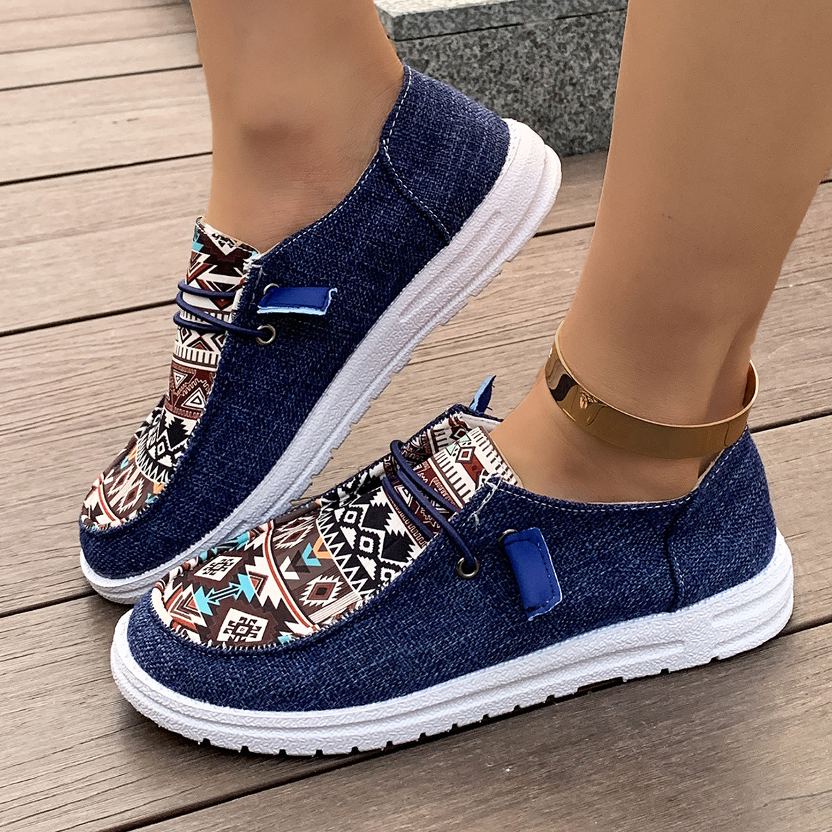 Damen Freizeitliche Slip-On Sneakers mit angesagtem Ethno-Muster Stalluxe
