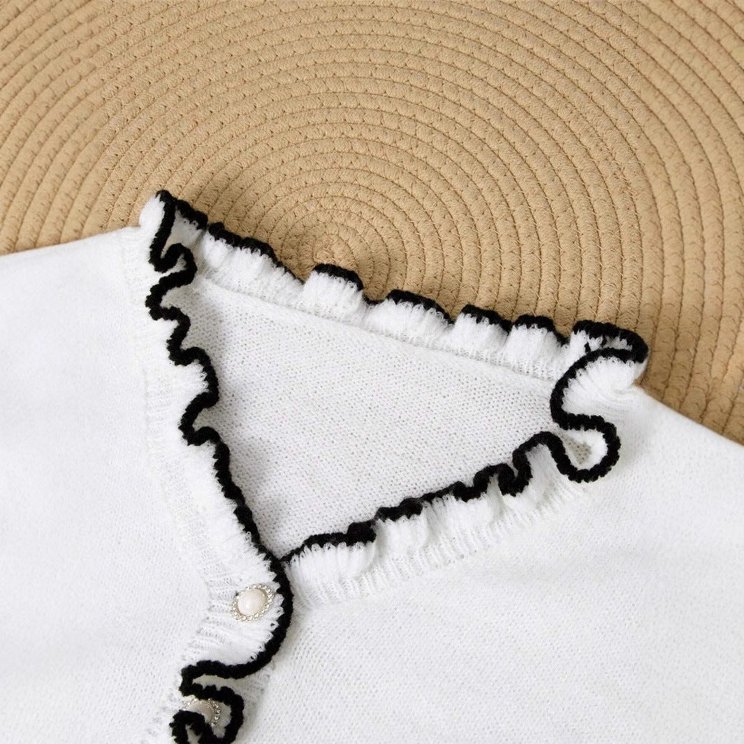 Damen Elegantes Sweatshirt mit Rüschendetails und Perlenknöpfen Stalluxe