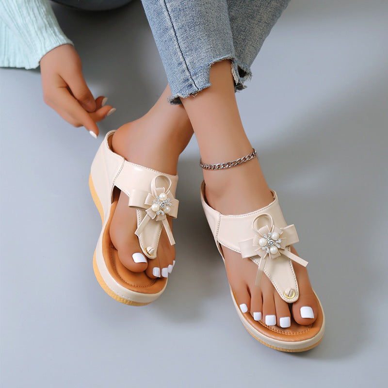 Damen Komfortable Wedge-Pantoletten mit eleganten Blumenapplikationen Stalluxe