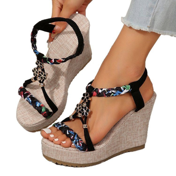 Damen Wedge-Sandalen mit floralem Detail und rutschfester Sohle Stalluxe