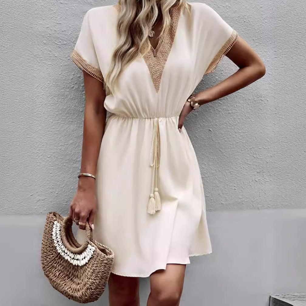 Damen Strandkleid mit dekorativem V-Ausschnitt und verstellbarem Taillenzug Stalluxe