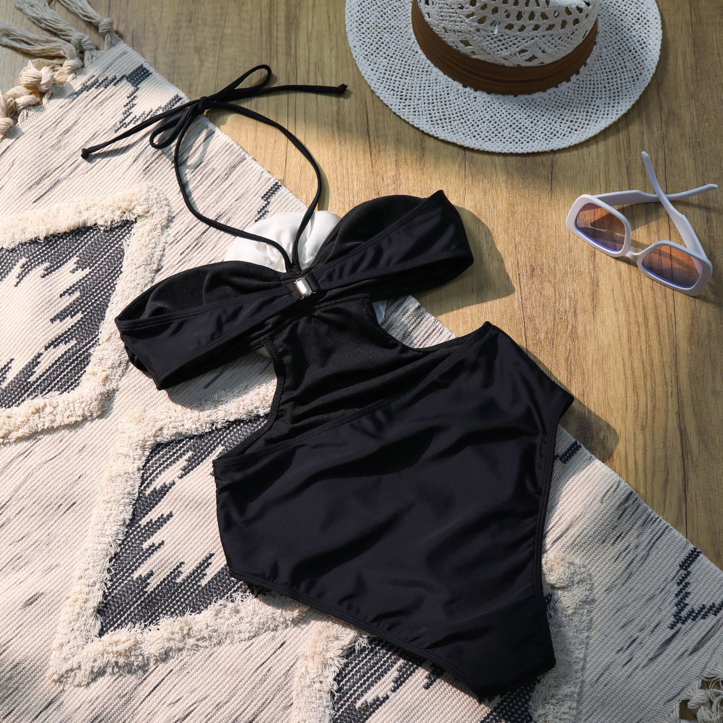 Damen Eleganter Badeanzug mit Blumenapplikation und trägerlosem Design Stalluxe