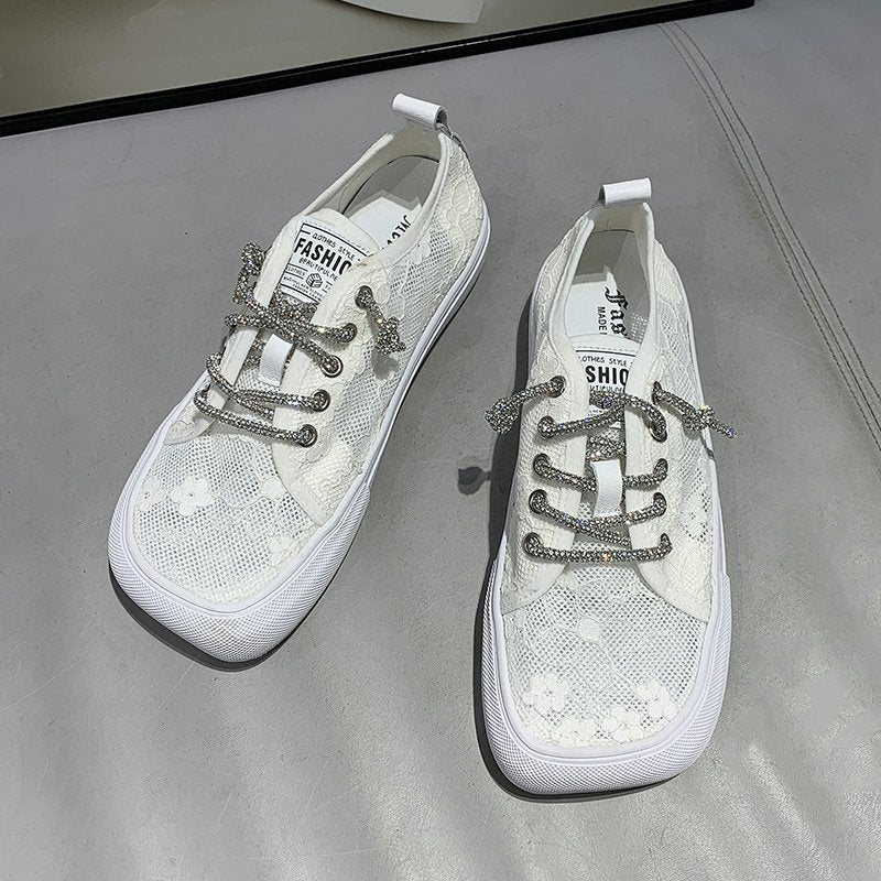Damen modische Sneakers mit elegantem Spitzenmotiv und glitzernden Schnürsenkeln Stalluxe