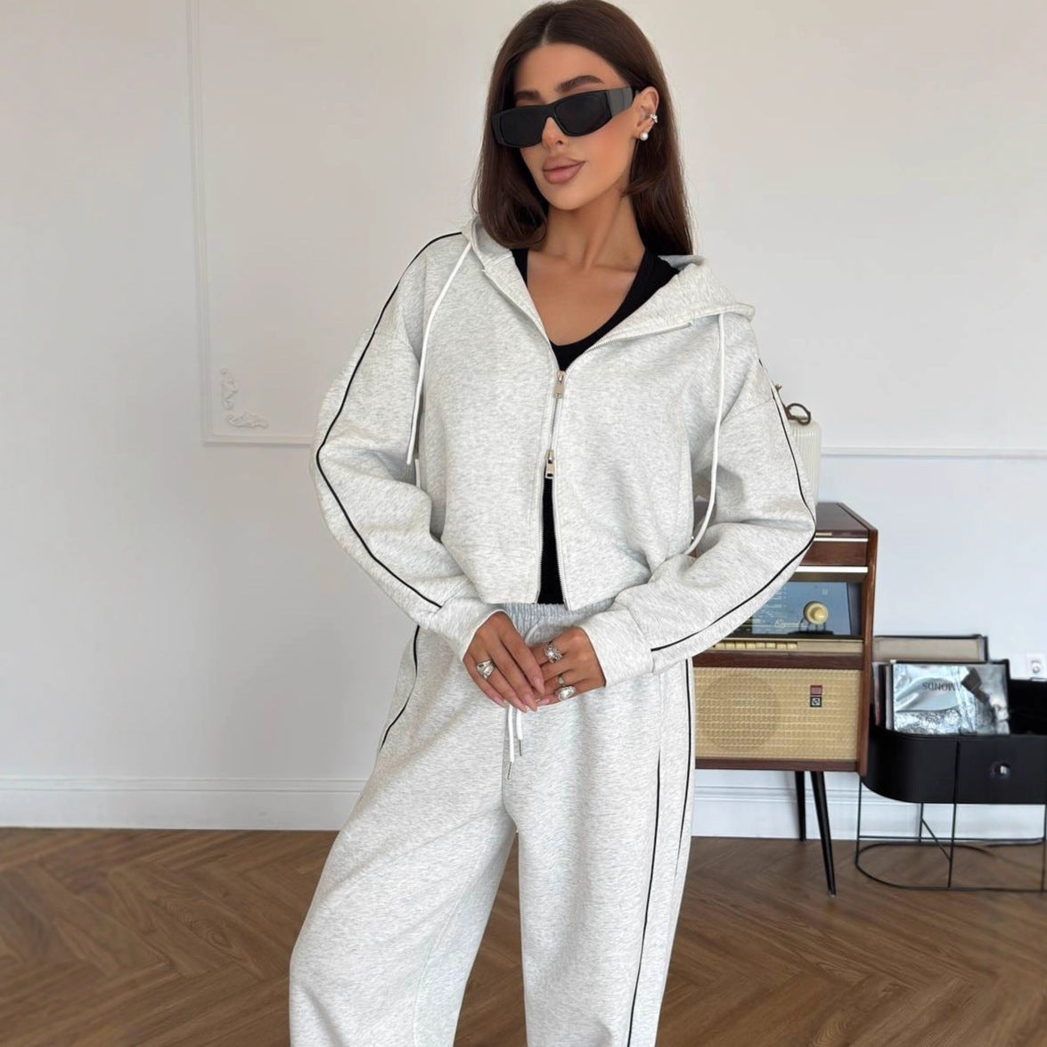 Damen bequemer Hoodie und weite Sporthose mit seitlichen Akzenten Stalluxe