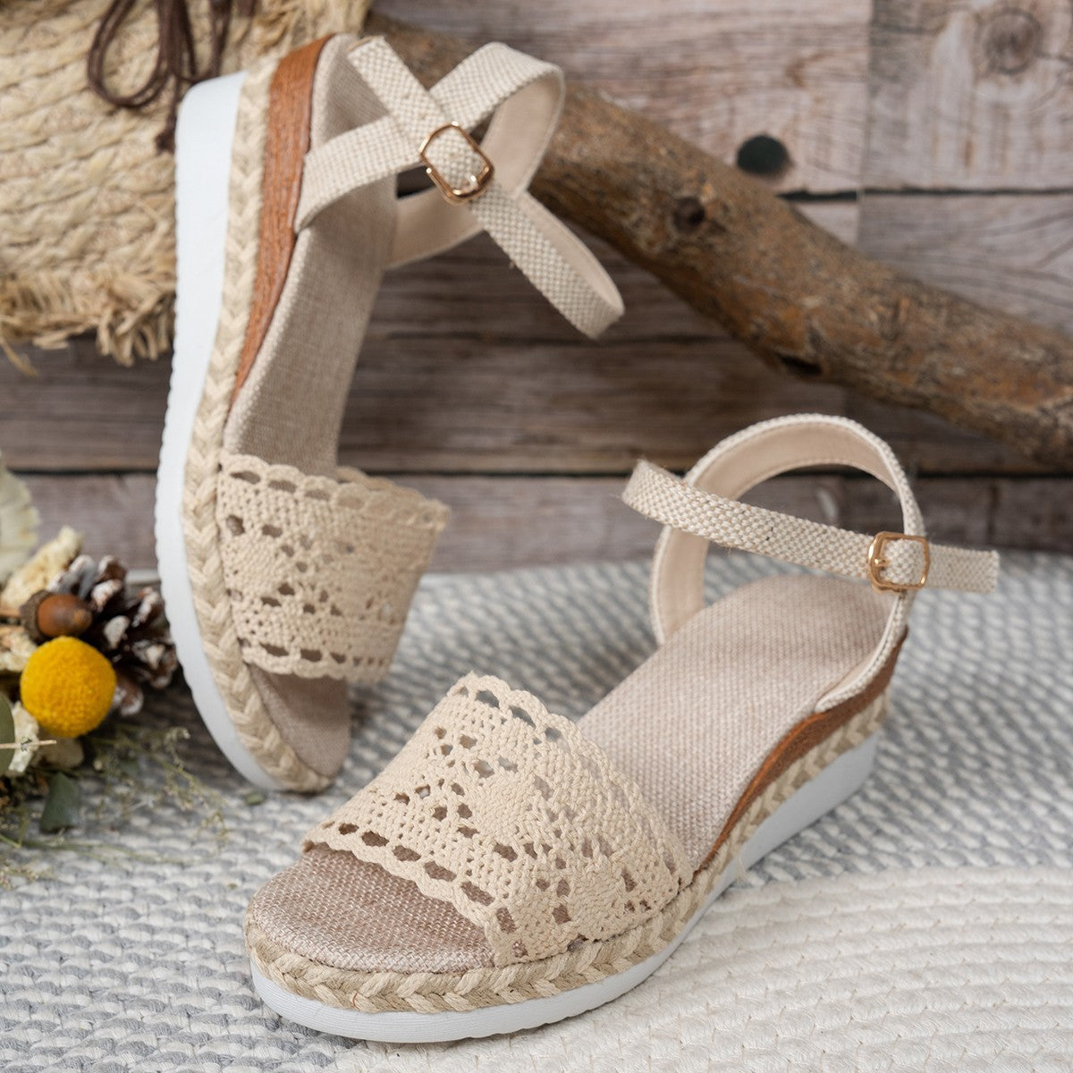 Damen Wedge-Sandalen mit floralem Häkelmuster und rutschfester Sohle Stalluxe