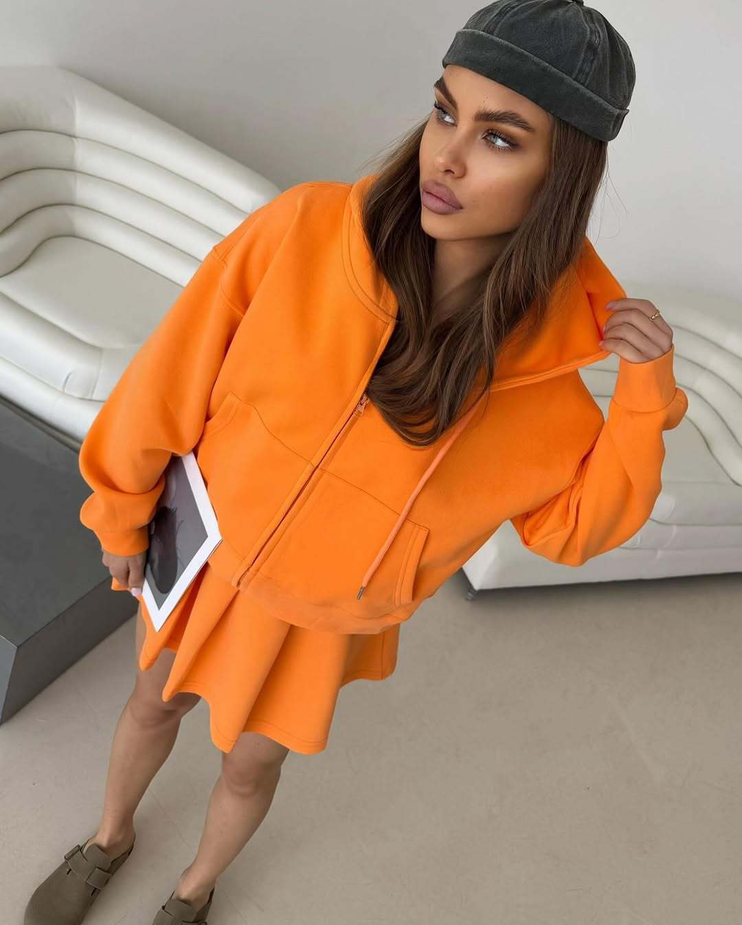 Damen Kapuzenjacke und Rock-Set mit lässigem Schnitt und praktischen Taschen Stalluxe