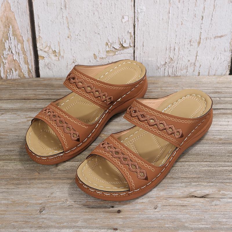 Damen Komfortable Clogs mit eleganter Stickerei Stalluxe