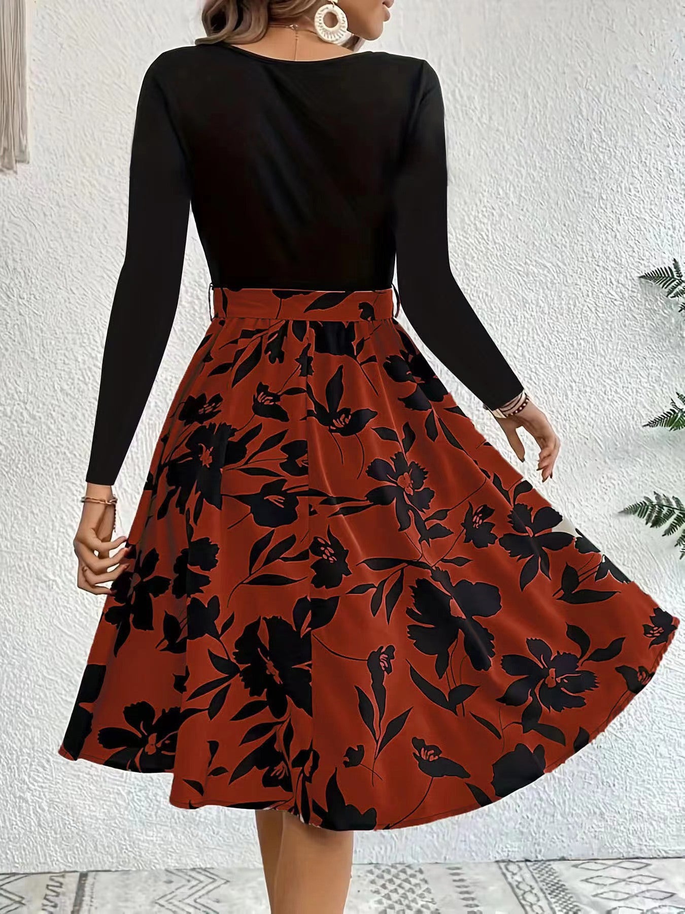 Damen Elegantes Midikleid mit floralem Print und gesmoktem Oberteil Stalluxe
