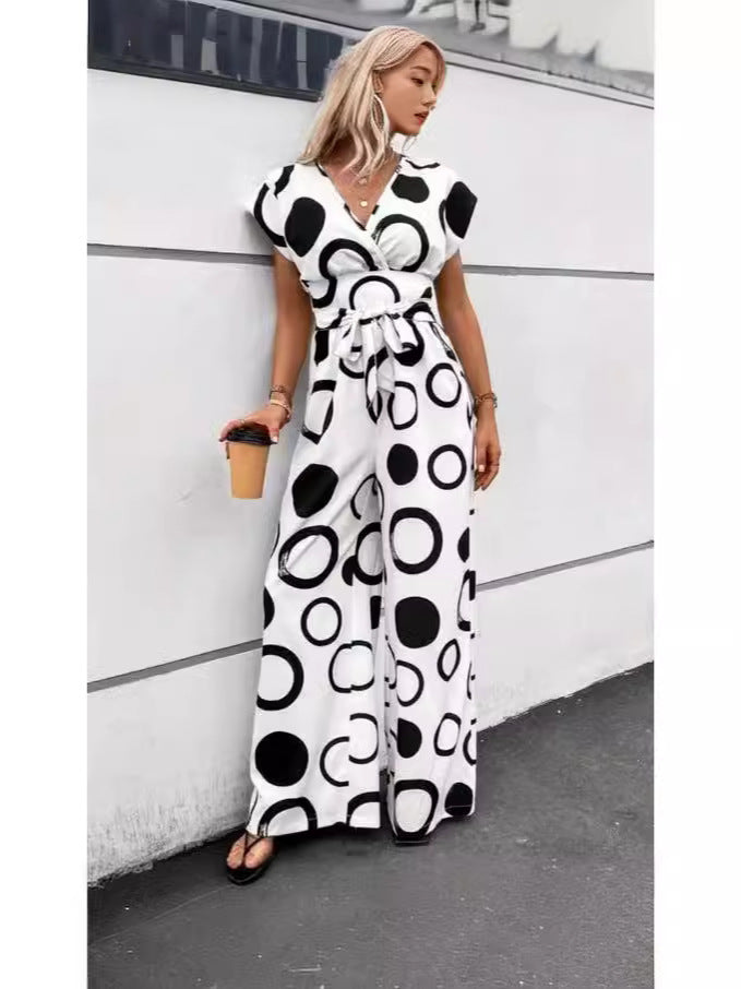 Damen Modischer Wide-Leg Jumpsuit mit Bindegürtel und grafischem Muster Stalluxe