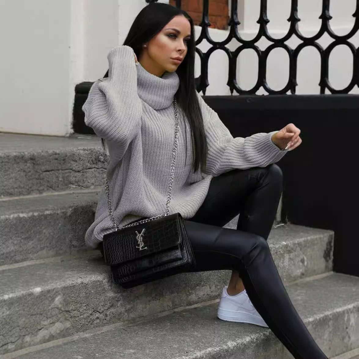 Damen Oversized-Strickpullover mit hohem Kragen und lässigem Schnitt Stalluxe