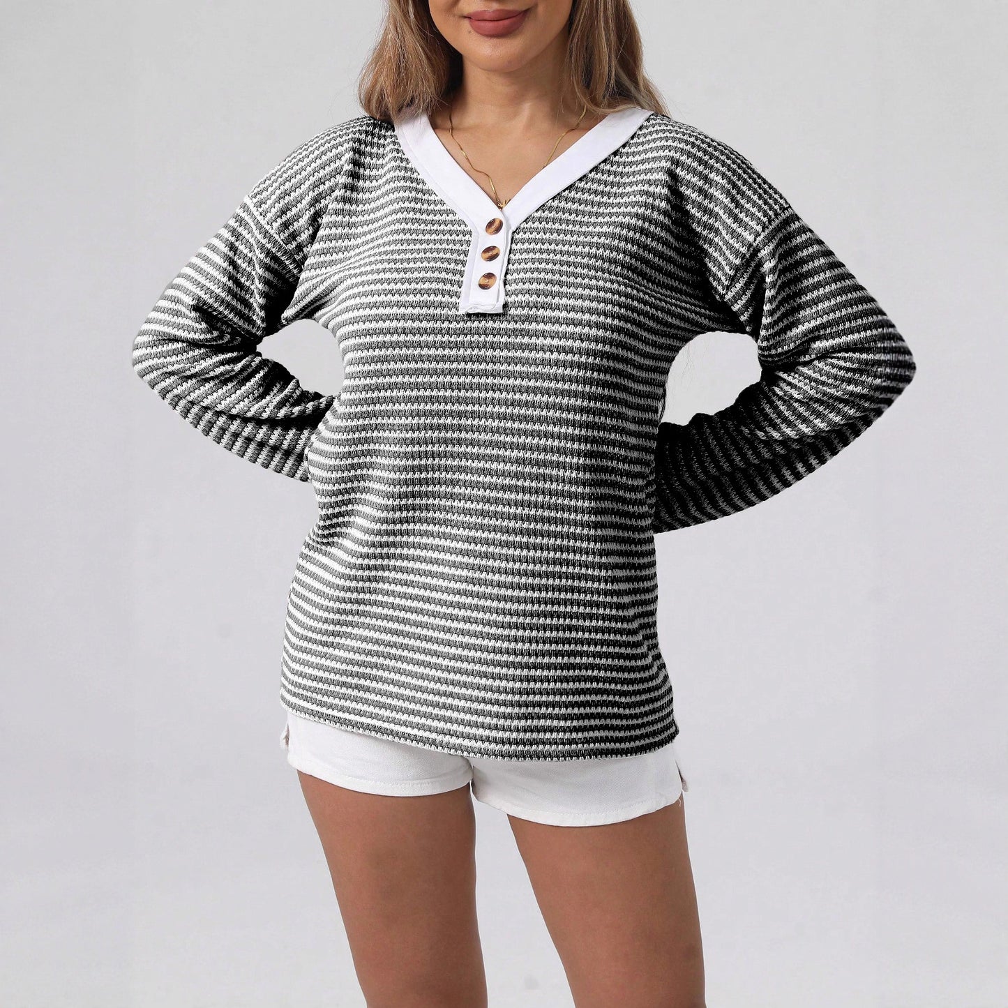 Damen Langarmshirt mit strukturiertem Gewebe und modischen Knopfdetails Stalluxe