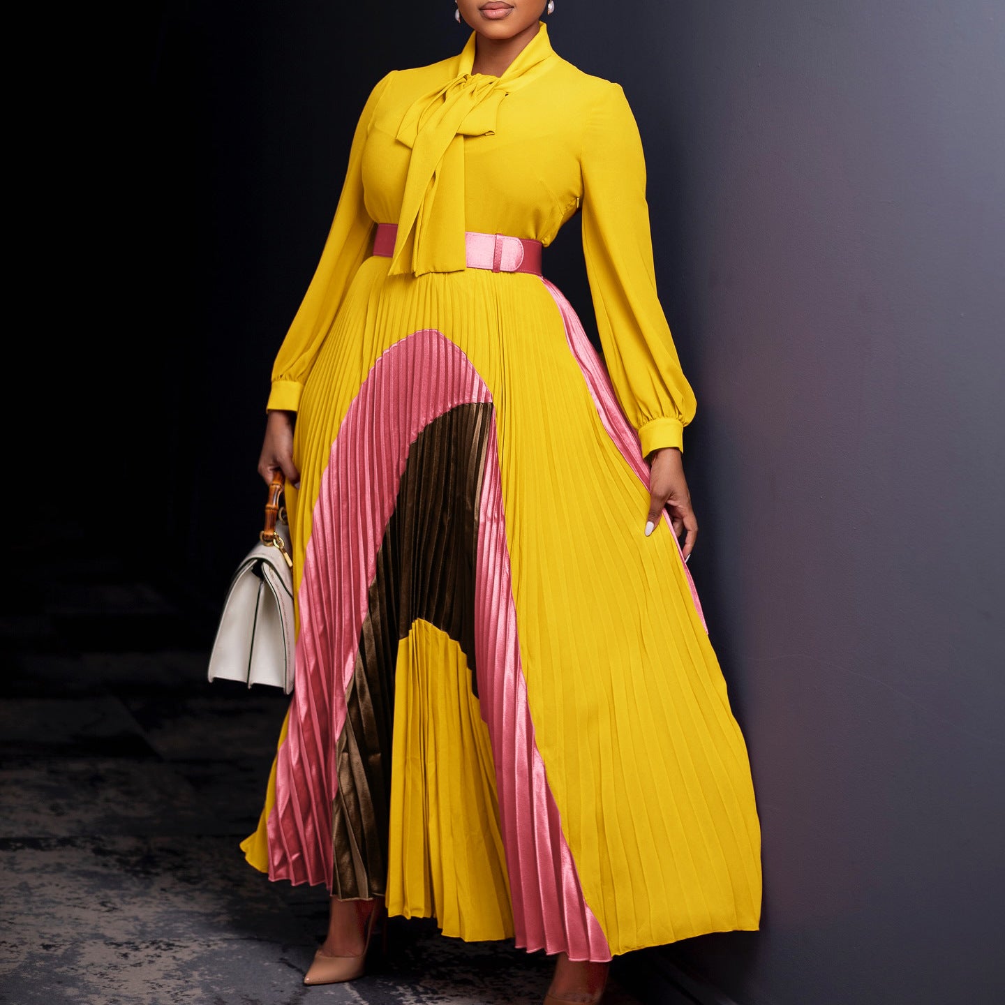 Damen Maxi-Kleid mit eleganter Plissee-Optik und modischem Bindegürtel Stalluxe