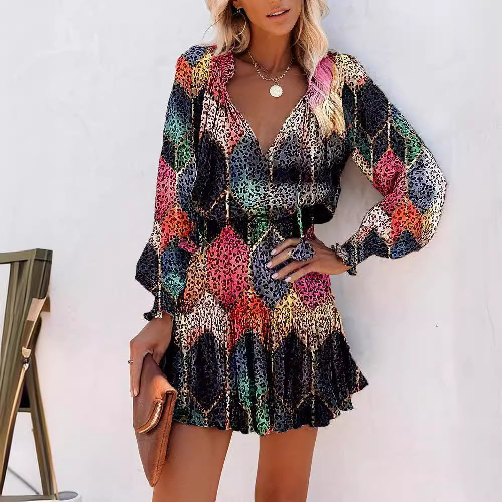 Damen verspieltes Mini-Kleid mit buntem Mustermix und Volantdetails Stalluxe