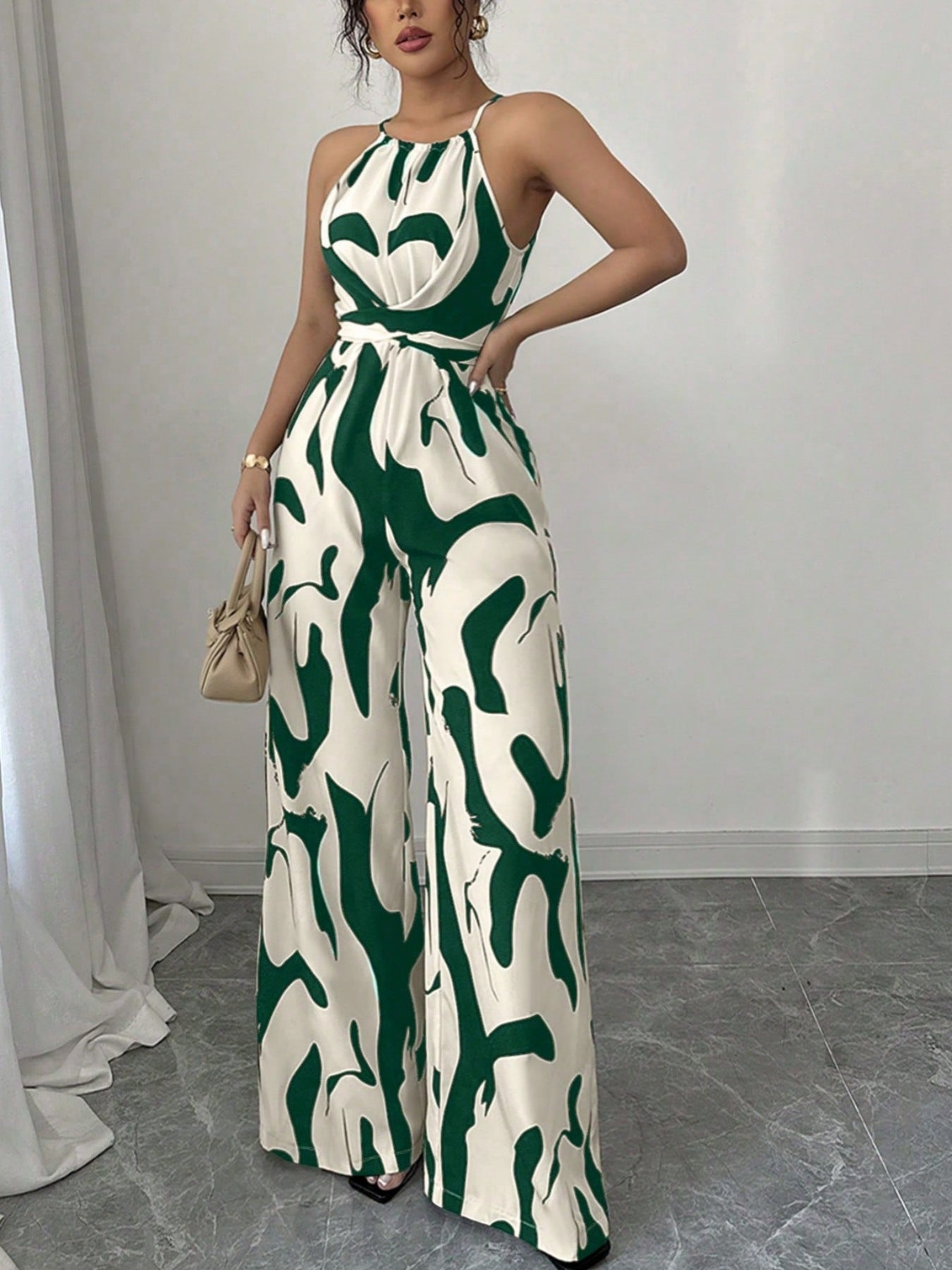 Damen Jumpsuit mit hohem Kragen und eleganter Drapierung Stalluxe