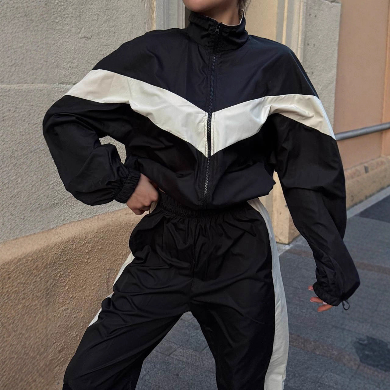 Damen sportlicher Funktionsanzug mit hohem Kragen und elastischen Bündchen Stalluxe