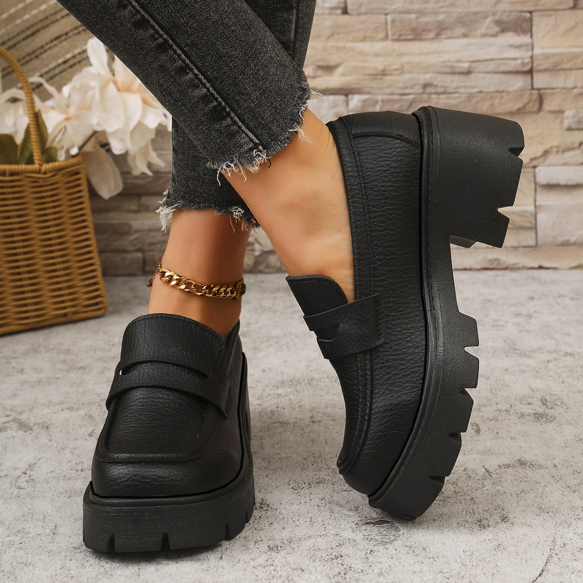 Damen Plateauslipper mit rutschfester Profilsohle und modischem Design Stalluxe