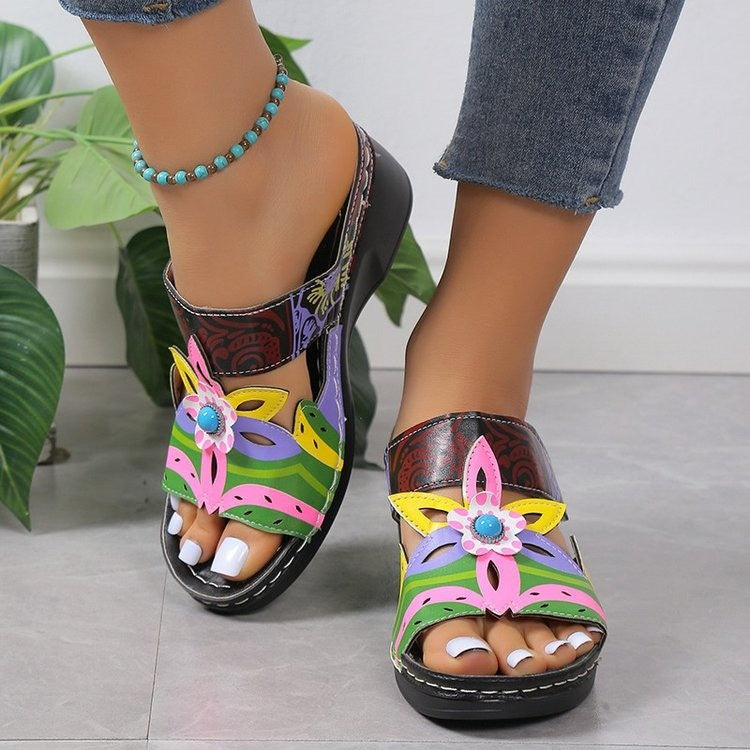 Damen modische Wedge-Sandalen mit floraler Verzierung Stalluxe