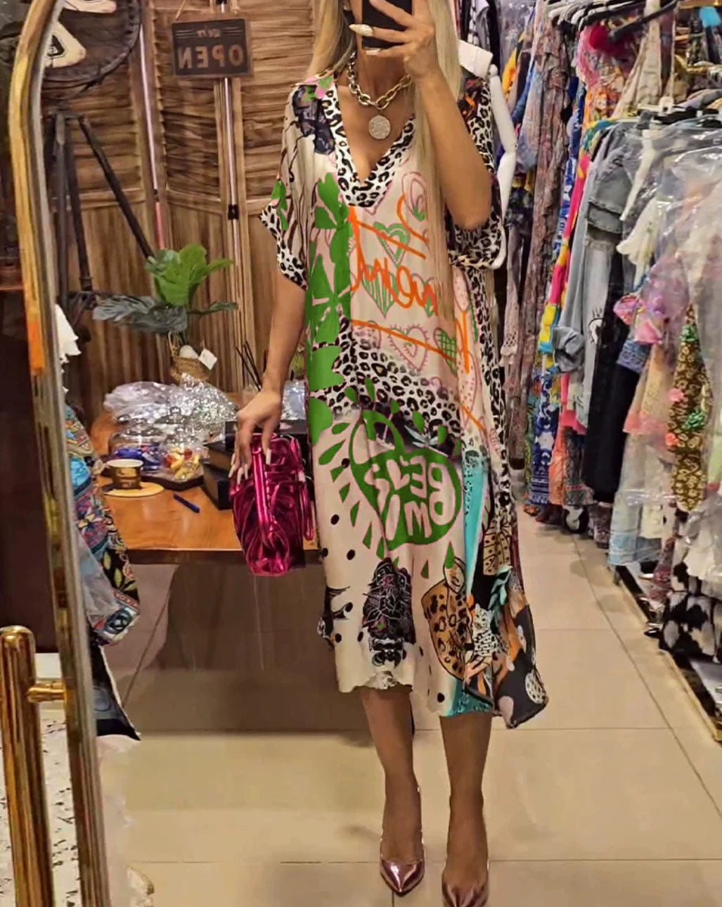 Damen Auffälliges Strandkleid mit bunten Mustern und lockerer Passform Stalluxe