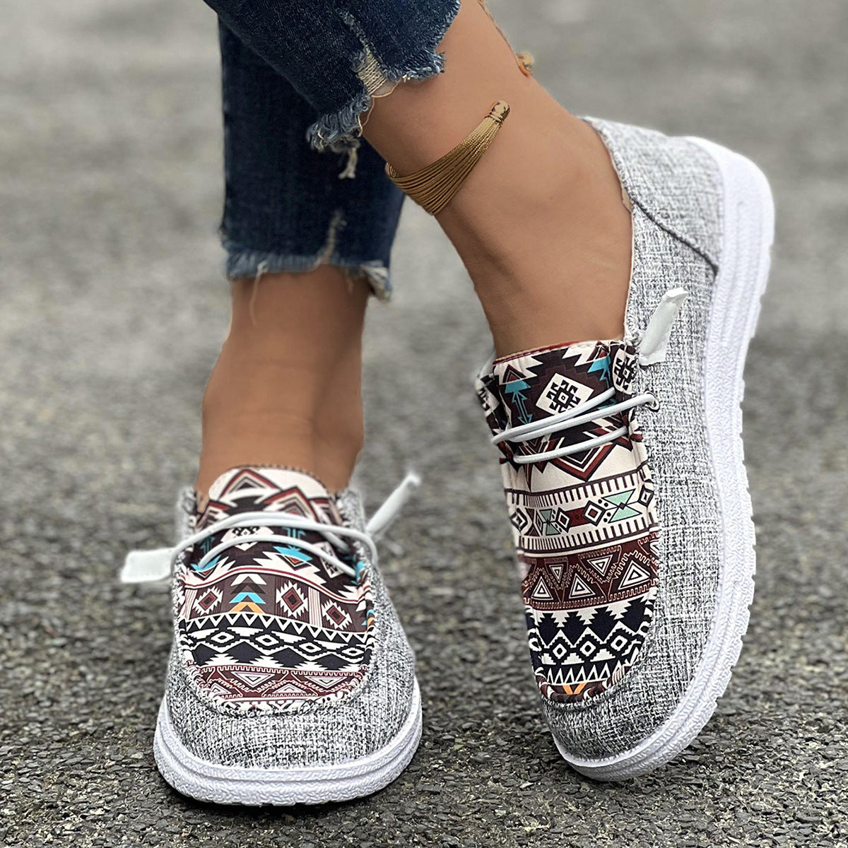 Damen Freizeitliche Slip-On Sneakers mit angesagtem Ethno-Muster Stalluxe