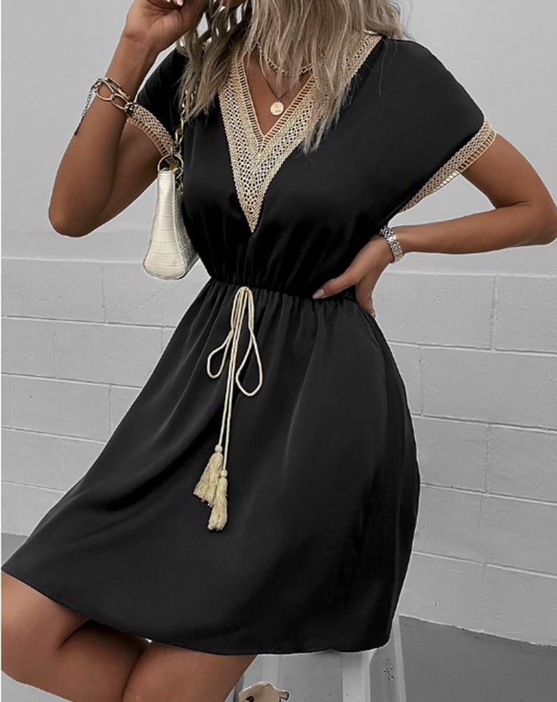 Damen Strandkleid mit dekorativem V-Ausschnitt und verstellbarem Taillenzug Stalluxe