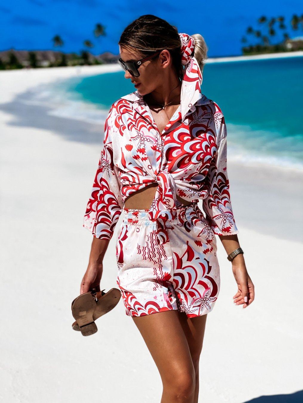 Damen Stylish Set für den Sommer mit verkürzter Bluse und Shorts Stalluxe