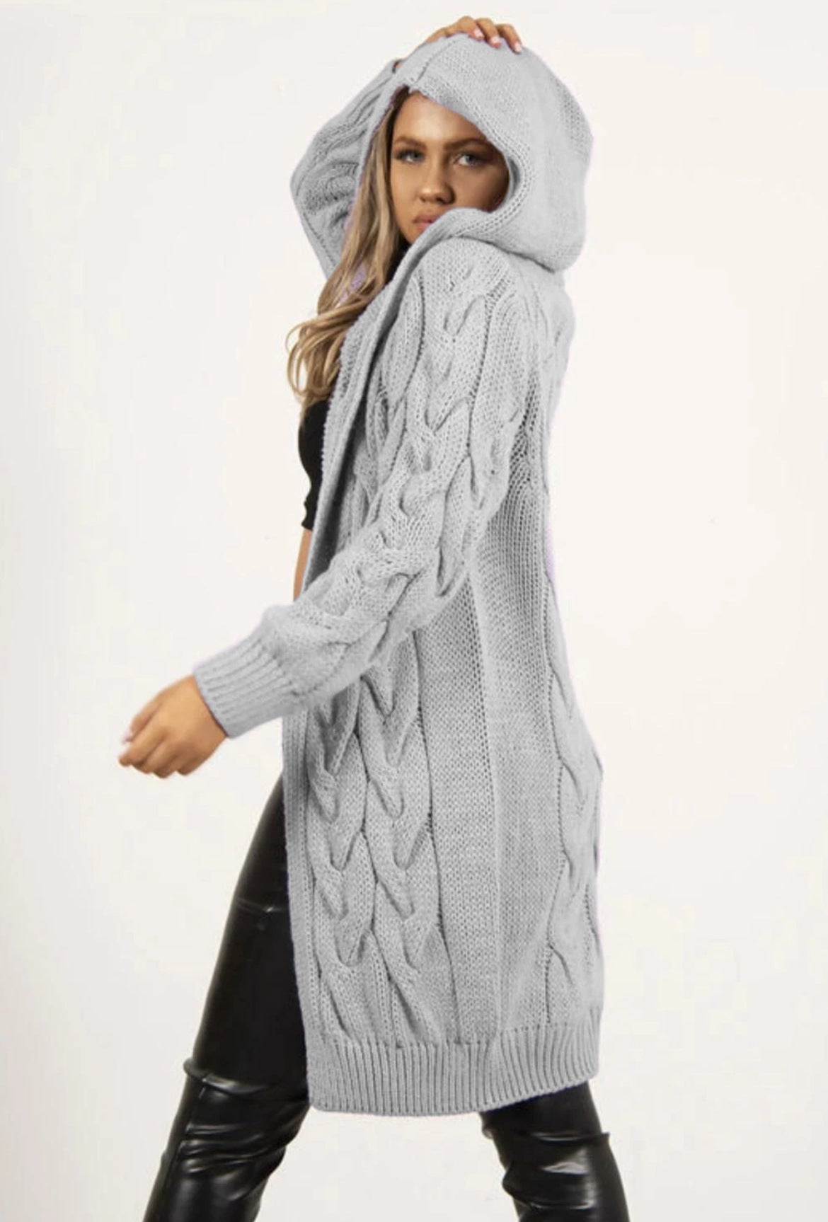 Damen Großer Strickmantel mit Kapuze und aufwendiger Zopfmusterstruktur Stalluxe