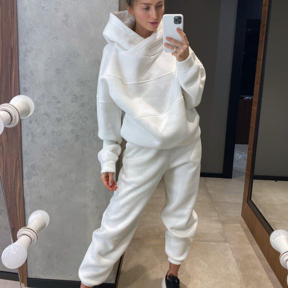 Damen lässiger Hoodie mit lässiger Jogginghose im modernen Schnitt Stalluxe