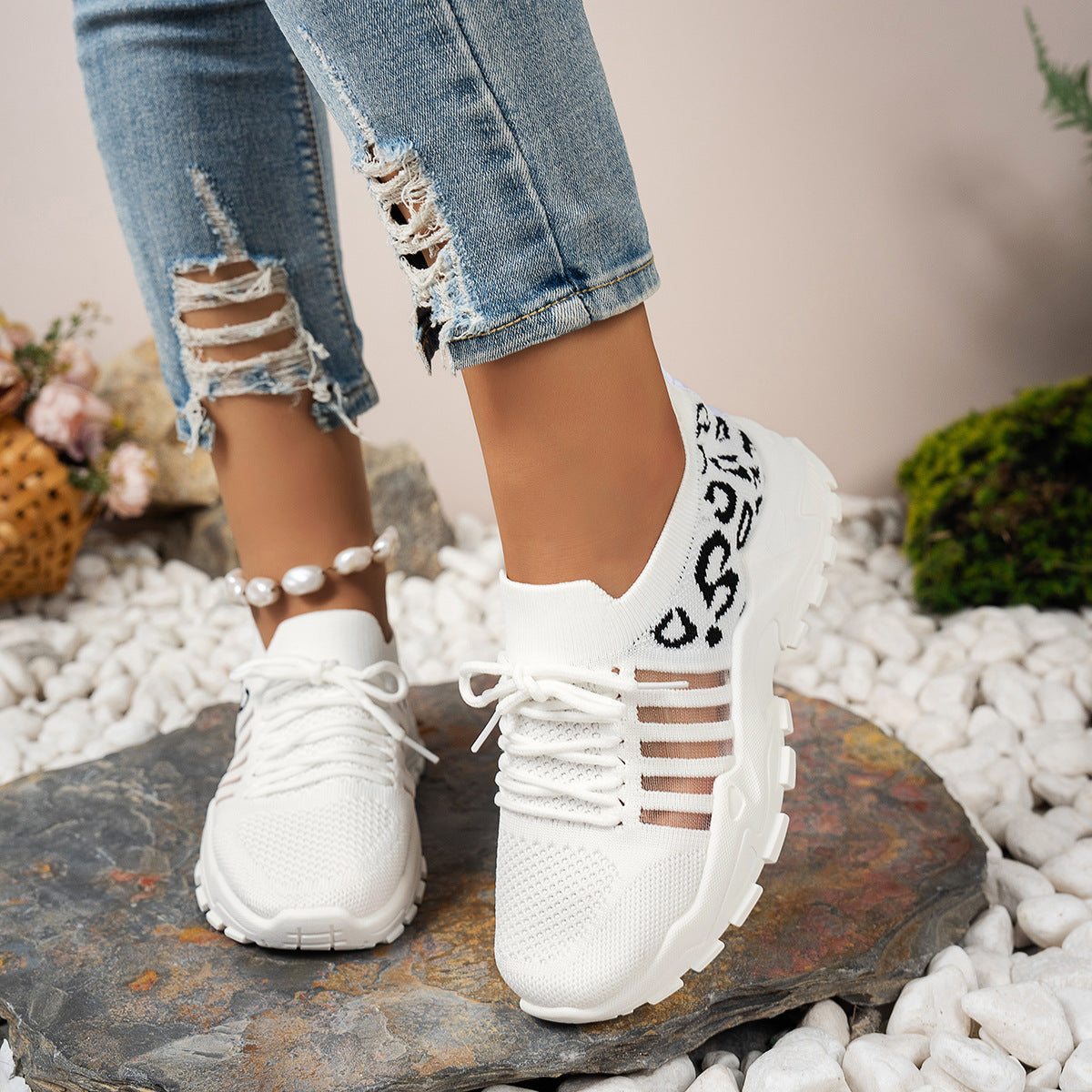 Damen Sportliche Sneakers aus atmungsaktivem Strickmaterial mit auffälligem Leopardenmuster Stalluxe