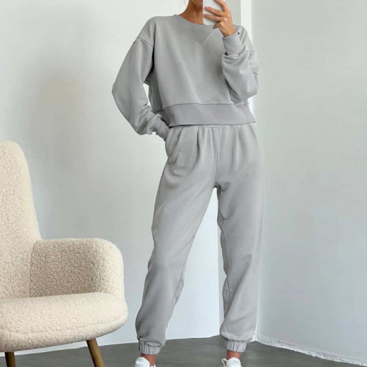 Damen entspannter Sweatanzug mit cropped Oberteil und elastischem Bund Stalluxe