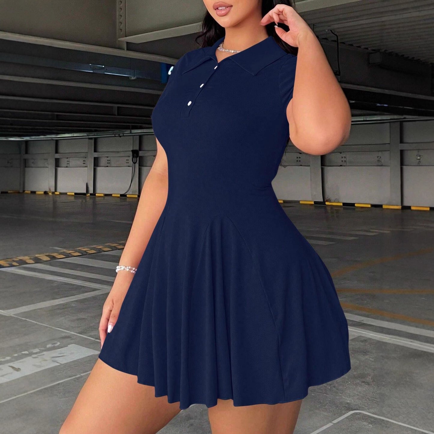 Damen Polo-Kleid mit schwingendem Rock und eleganter Knopfleiste Stalluxe