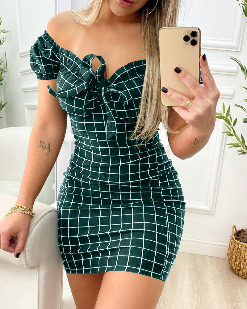 Damen figurbetontes Minikleid mit Rüschendetails und Karomuster Stalluxe