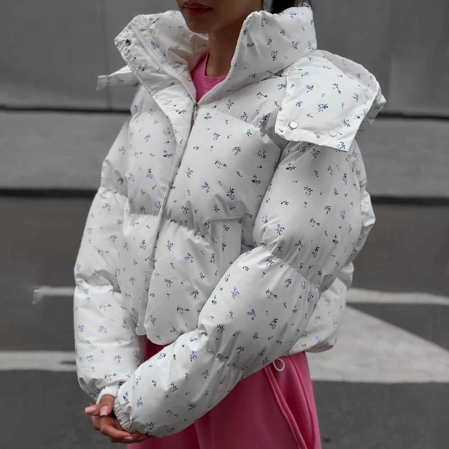 Damen Winterjacke mit floralen Mustern und voluminösen Ärmeln Stalluxe