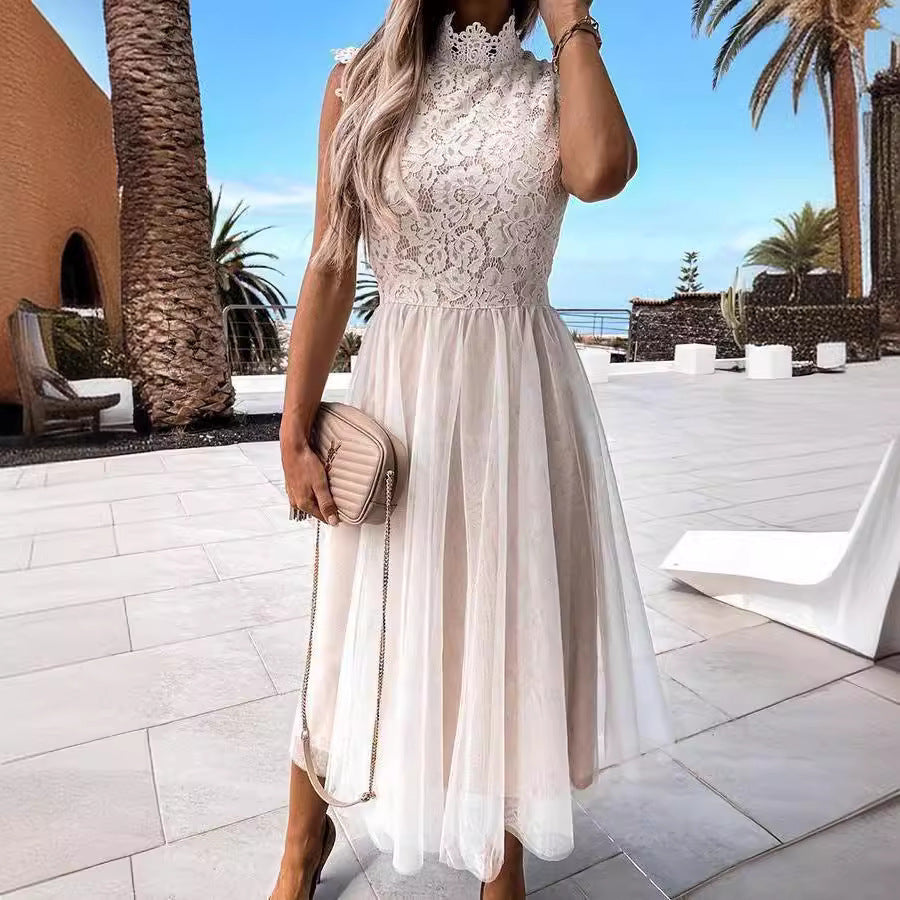 Damen Elegantes Spitzenkleid mit hochgeschlossenem Ausschnitt und transparenter Rockpartie Stalluxe