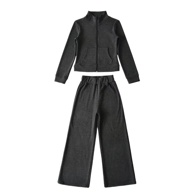 Damen Freizeitanzug mit hochgeschlossenem Kragen und weiten Hosen Stalluxe