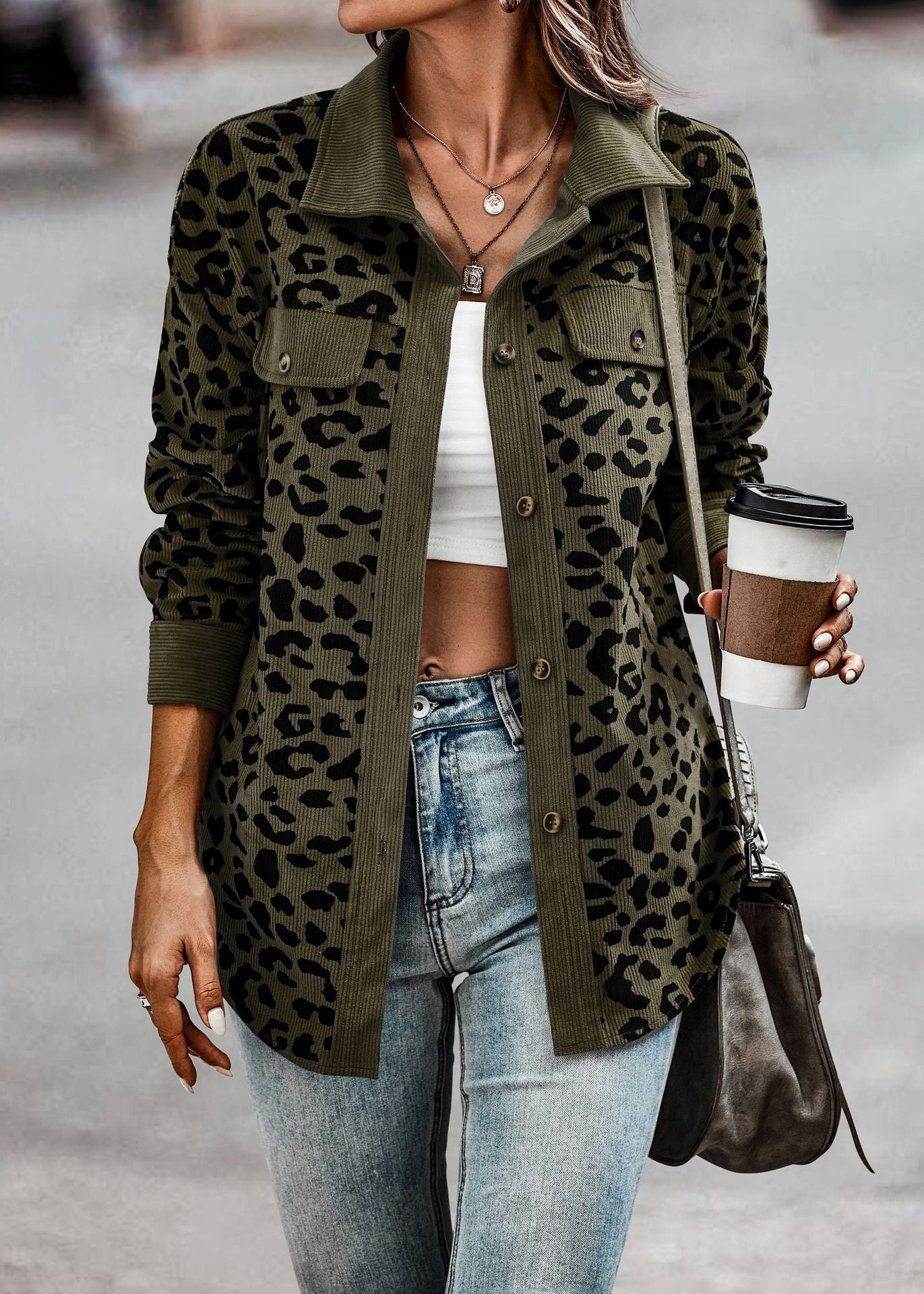 Damen Freizeitjacke mit strukturiertem Leopardenmuster und praktischen Taschen Stalluxe