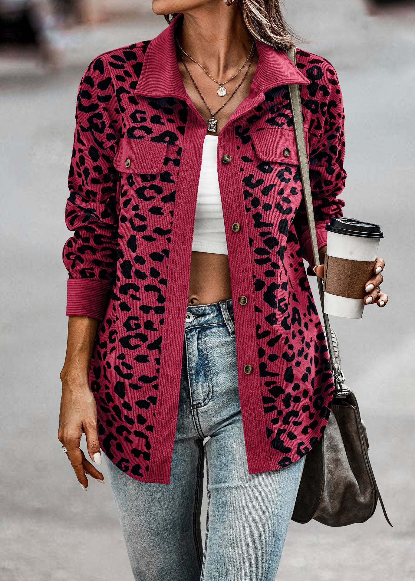 Damen Freizeitjacke mit strukturiertem Leopardenmuster und praktischen Taschen Stalluxe