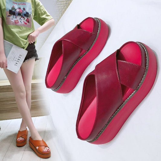 Damen Komfortable Plateau-Mules mit eleganter Riemenführung Stalluxe